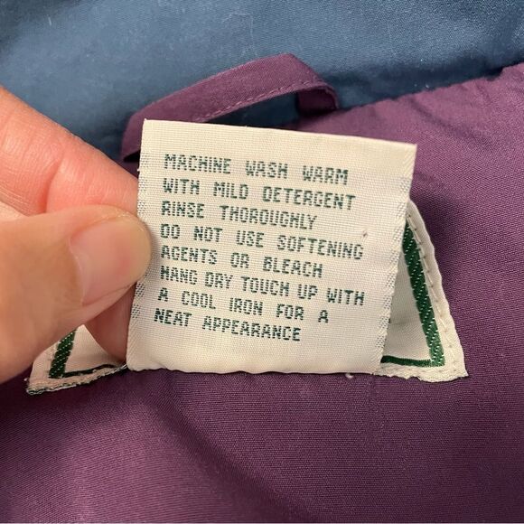 L.L BEAN Wmns VINTAGE PURPLE HOODED WATERPROOF RAIN/UTILITY JACKET SZ Med Petite - Picture 7 of 11